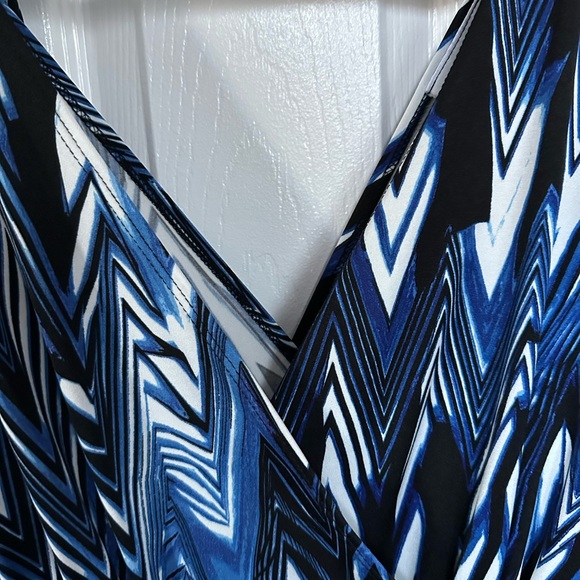 Blue and black patterned dress . - Picture 8 of 8